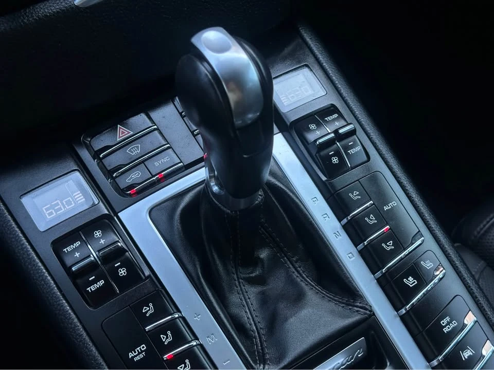 2017 Porsche Macan - Image 17 of 20