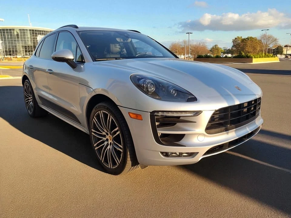 2017 Porsche Macan - Image 9 of 20