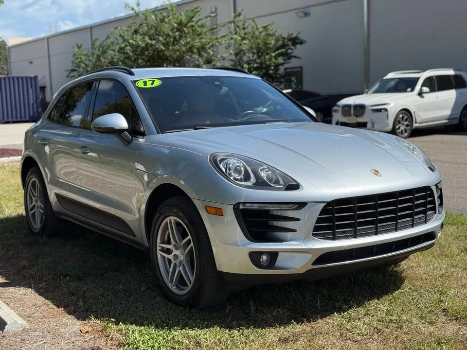 2017 Porsche Macan - Image 9 of 20