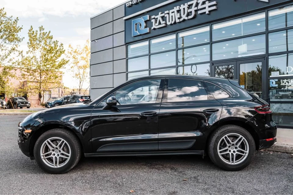 2017 Porsche Macan - Image 3 of 18