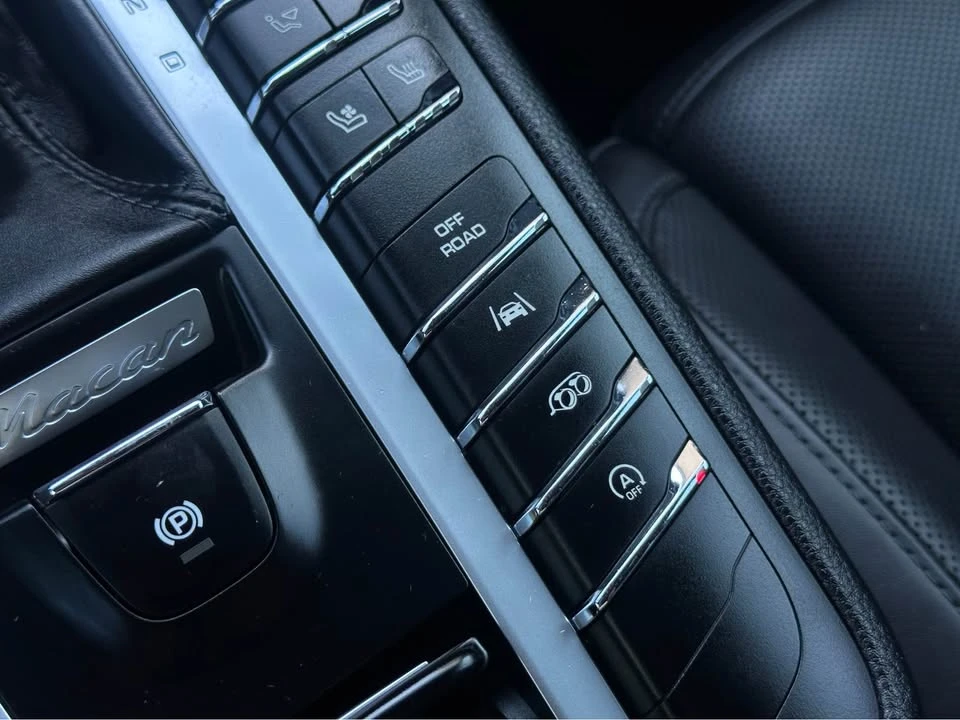 2017 Porsche Macan - Image 19 of 20