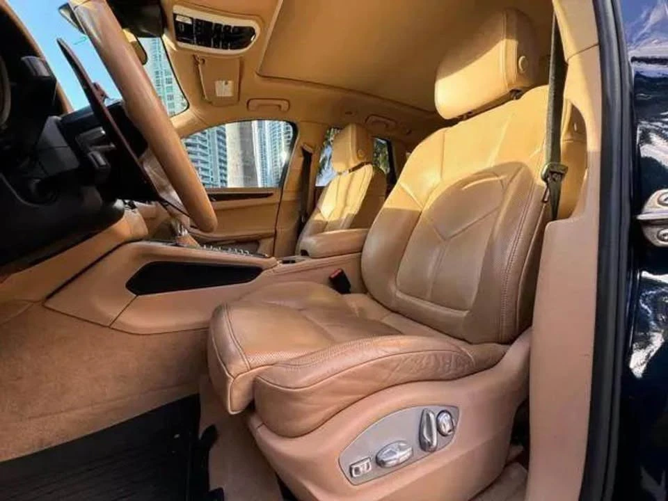 2017 Porsche Macan - Image 6 of 11
