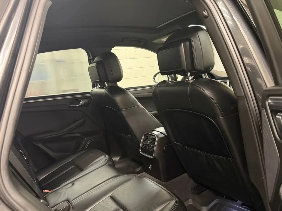 2017 Porsche Macan - Image 8 of 12