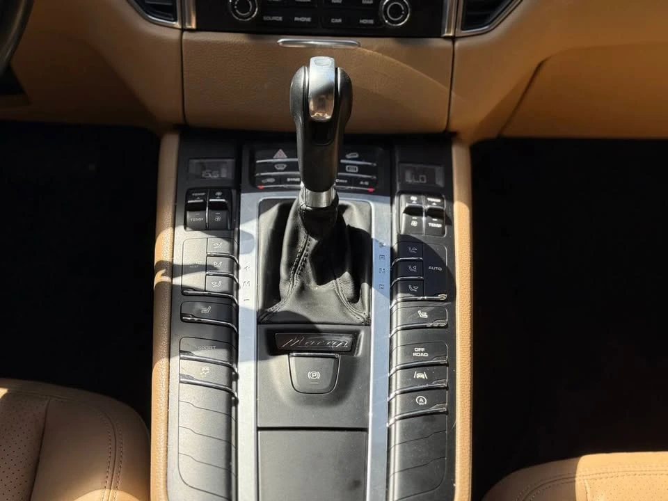 2017 Porsche Macan - Image 18 of 20