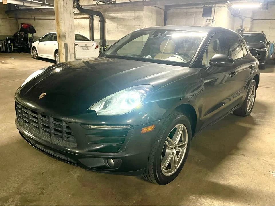 2017 Porsche Macan - Image 18 of 20