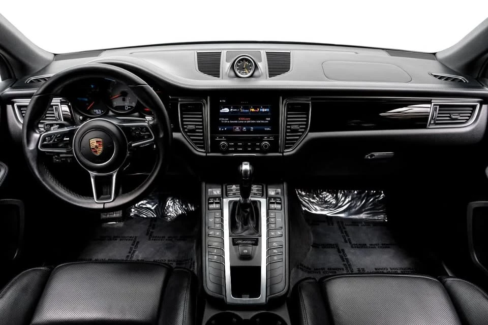 2017 Porsche Macan - Image 15 of 20