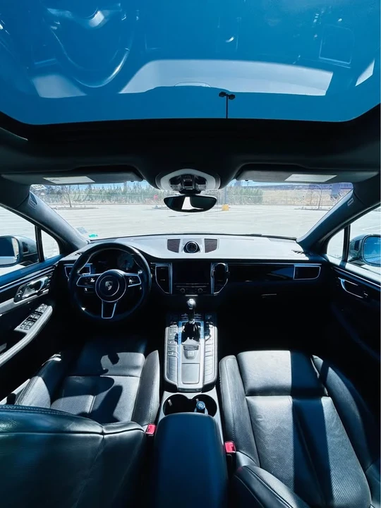2017 Porsche Macan - Image 5 of 9
