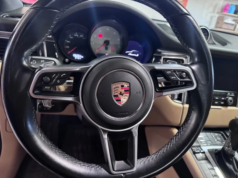 2017 Porsche Macan - Image 8 of 14
