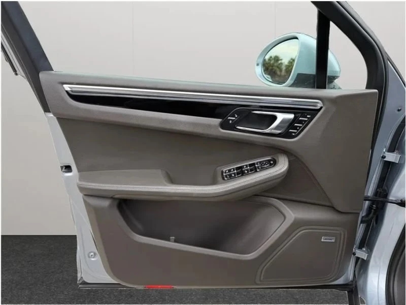 2017 Porsche Macan - Image 19 of 19