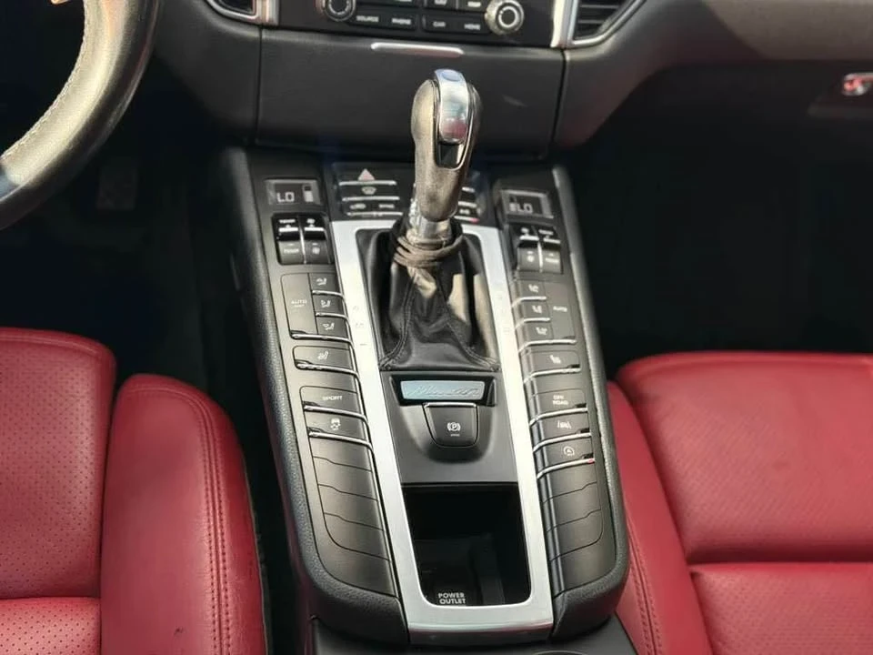 2017 Porsche Macan - Image 15 of 20