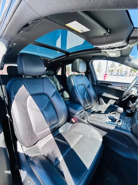 2017 Porsche Macan - Image 7 of 9