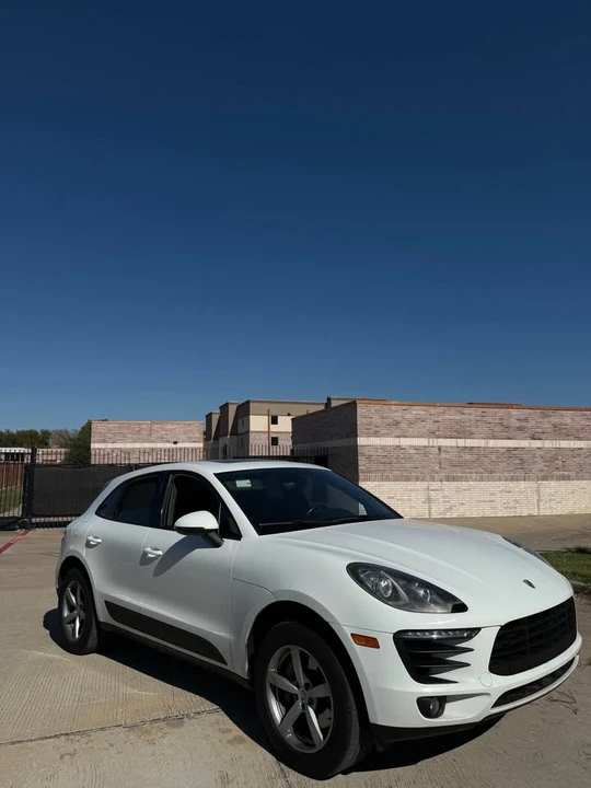 2017 Porsche Macan - Image 2 of 5