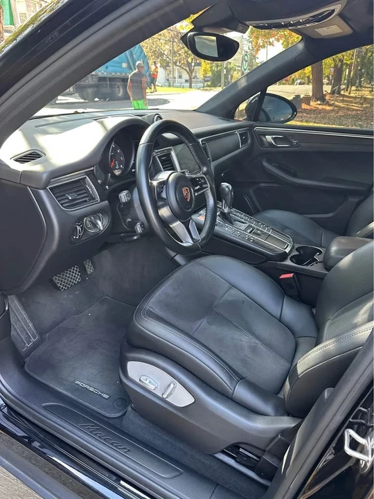 2017 Porsche Macan - Image 7 of 9