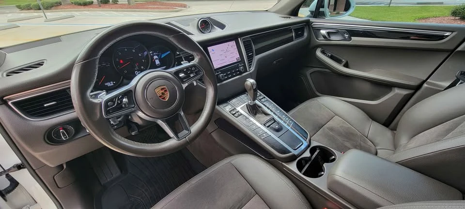 2017 Porsche Macan - Image 12 of 20