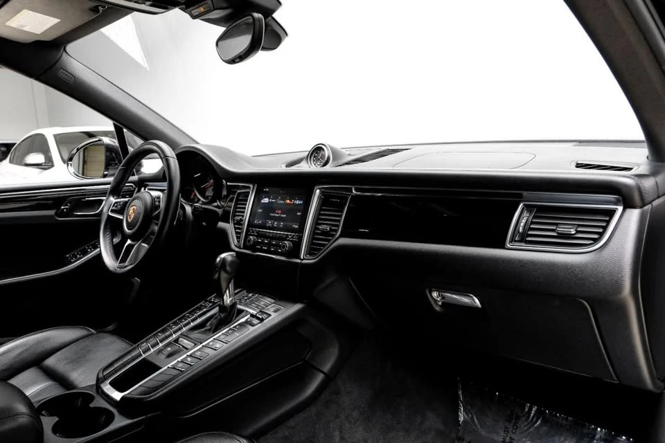 2017 Porsche Macan - Image 14 of 20