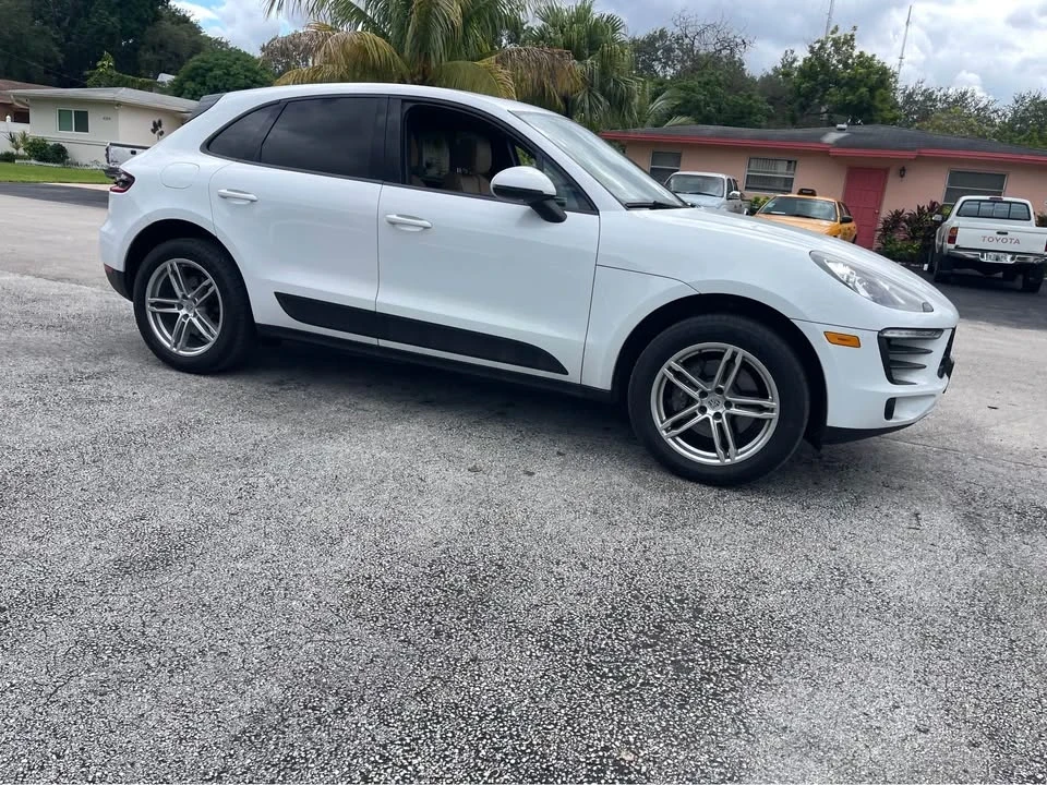 2017 Porsche Macan - Image 7 of 13