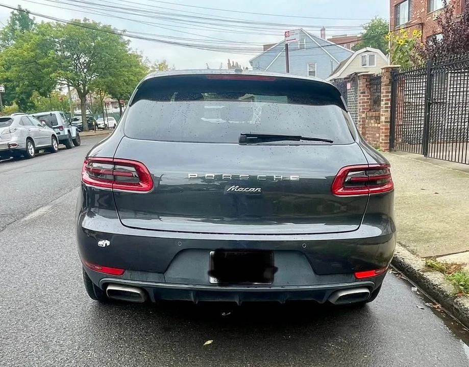 2017 Porsche Macan - Image 11 of 17