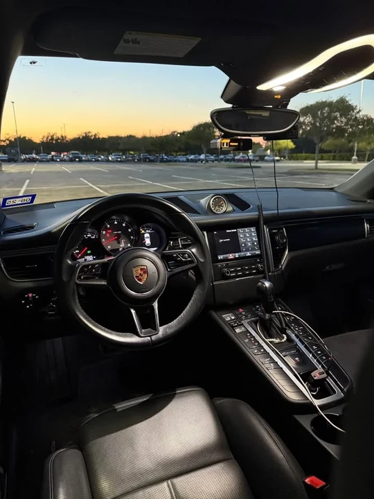 2017 Porsche Macan - Image 16 of 20