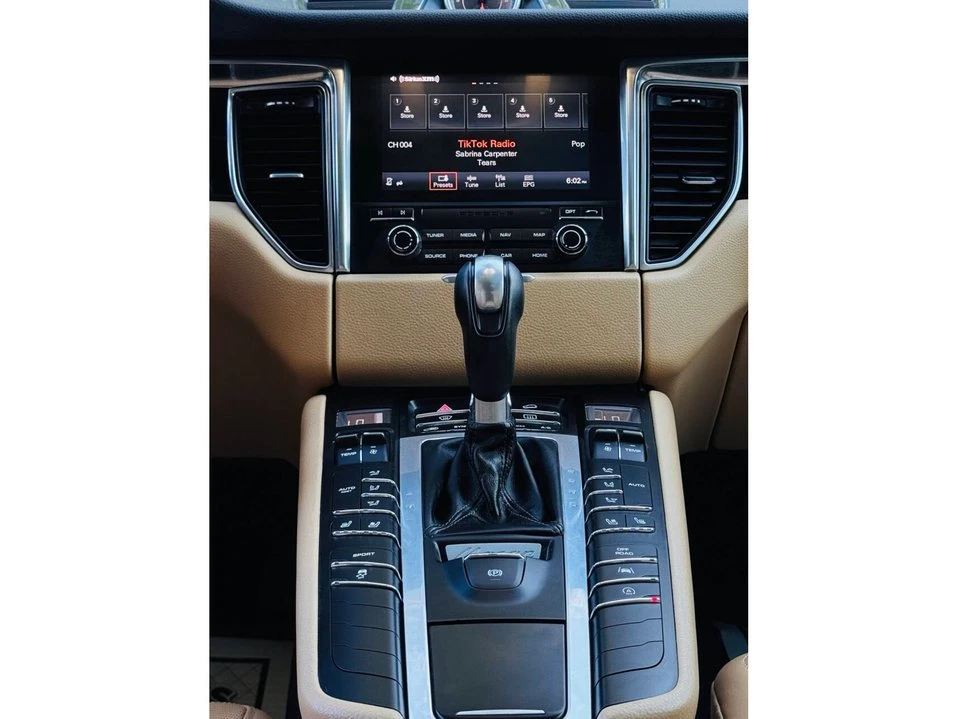 2017 Porsche Macan - Image 13 of 19