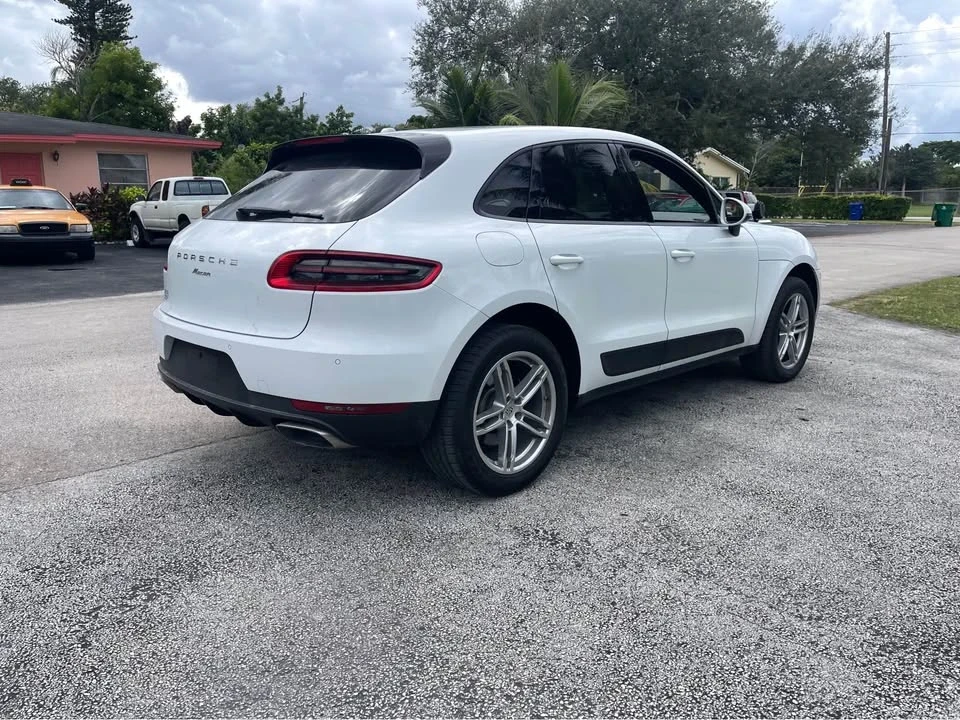 2017 Porsche Macan - Image 4 of 13