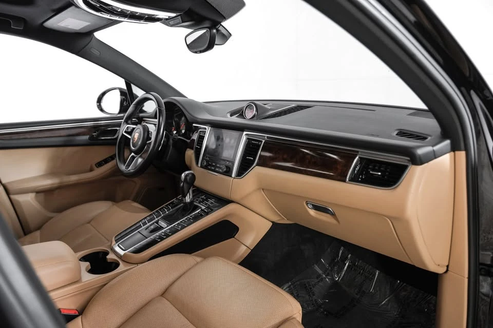 2017 Porsche Macan - Image 9 of 13