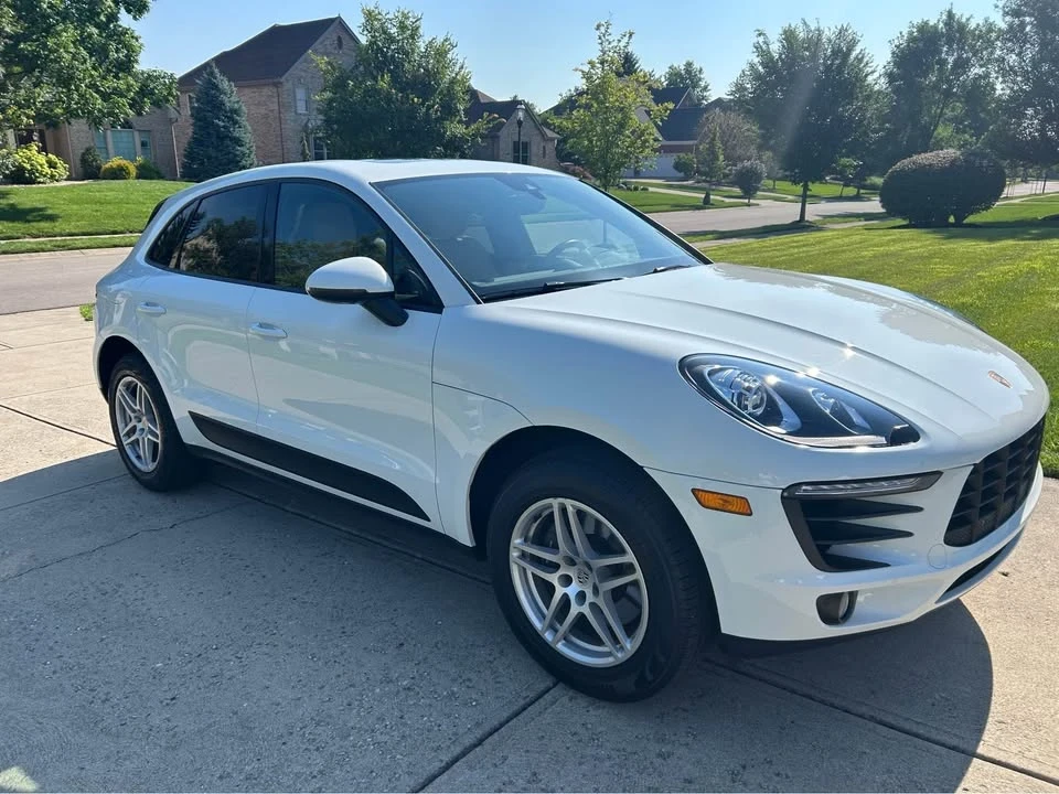 2017 Porsche Macan - Image 2 of 8