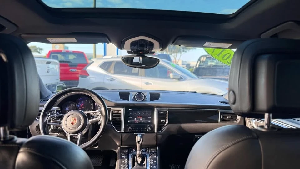 2017 Porsche Macan - Image 13 of 15