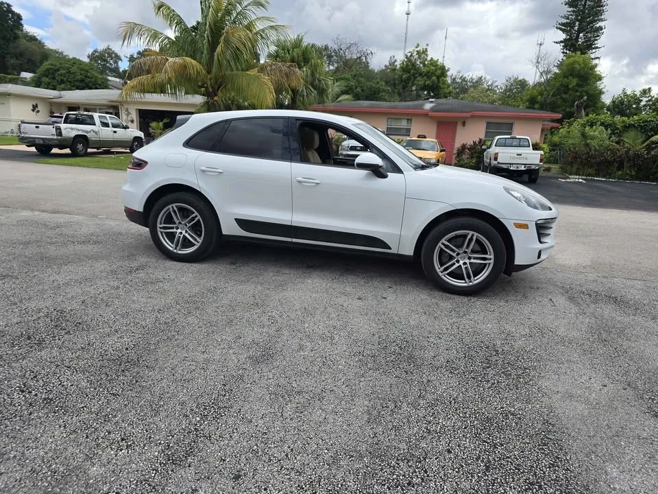 2017 Porsche Macan - Image 8 of 14