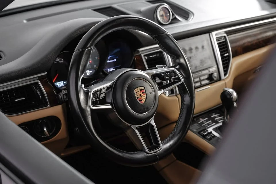2017 Porsche Macan - Image 13 of 14