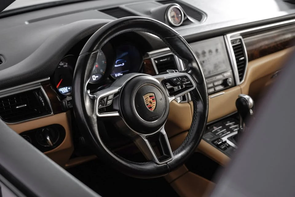 2017 Porsche Macan - Image 12 of 13