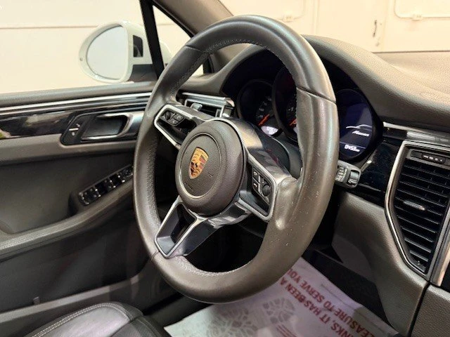 2017 Porsche Macan - Image 9 of 20