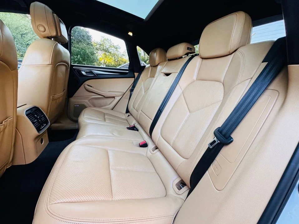 2017 Porsche Macan - Image 10 of 19