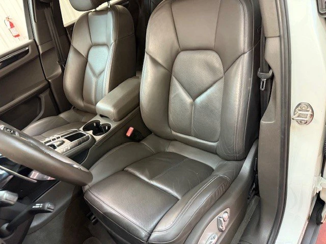 2017 Porsche Macan - Image 19 of 20