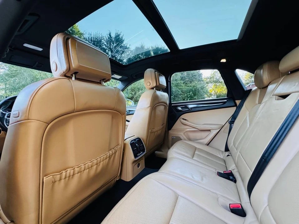 2017 Porsche Macan - Image 12 of 19