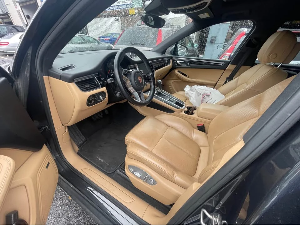 2017 Porsche Macan - Image 13 of 16