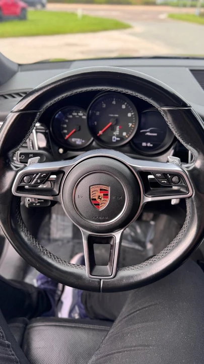 2017 Porsche Macan - Image 9 of 14