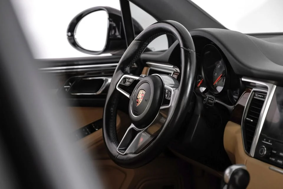 2017 Porsche Macan - Image 11 of 13