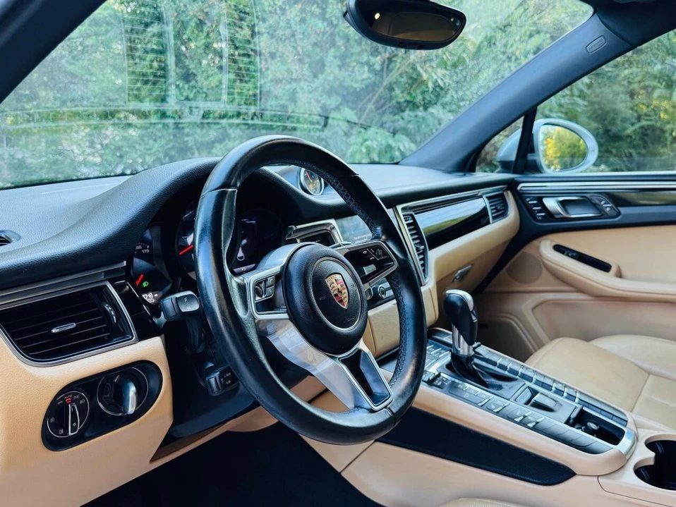 2017 Porsche Macan - Image 9 of 19
