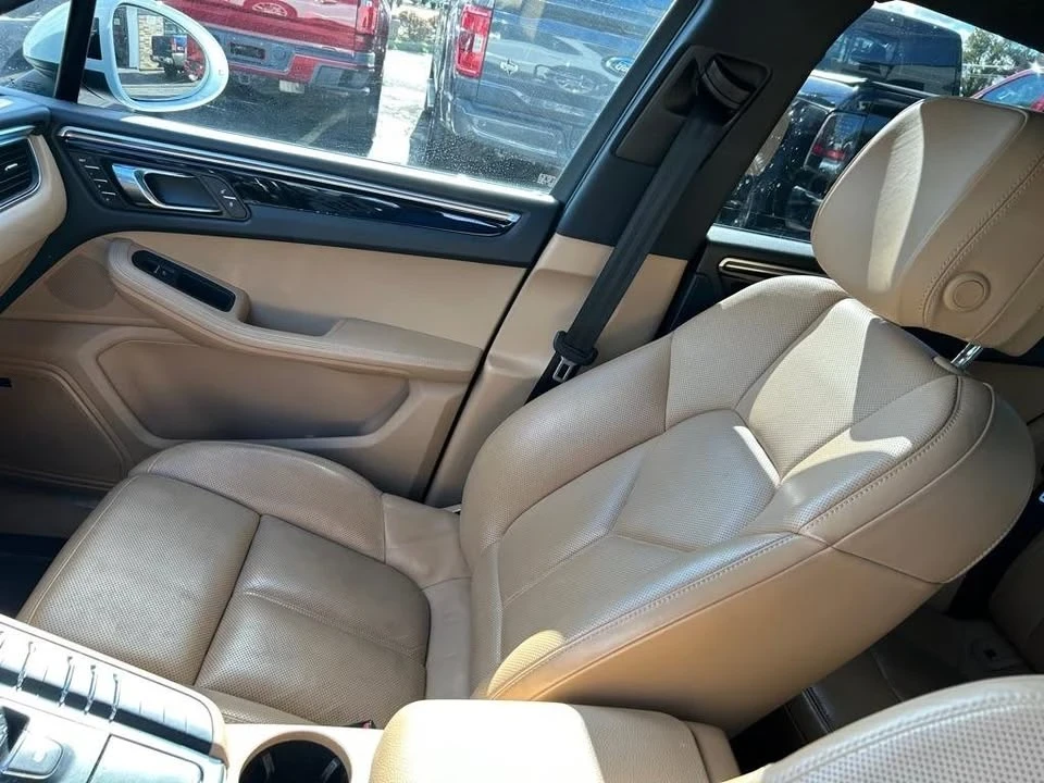 2017 Porsche Macan - Image 13 of 18