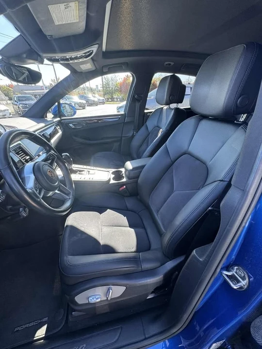 2017 Porsche Macan - Image 9 of 14