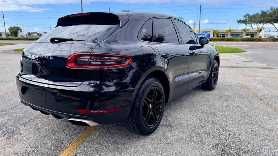 2017 Porsche Macan - Image 2 of 15