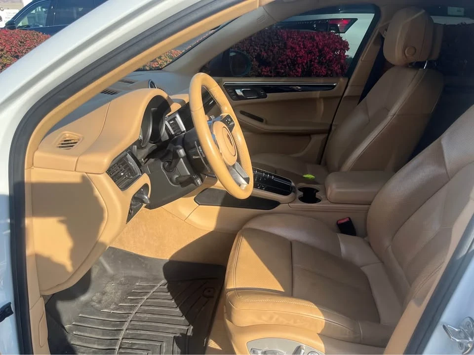 2017 Porsche Macan - Image 4 of 5
