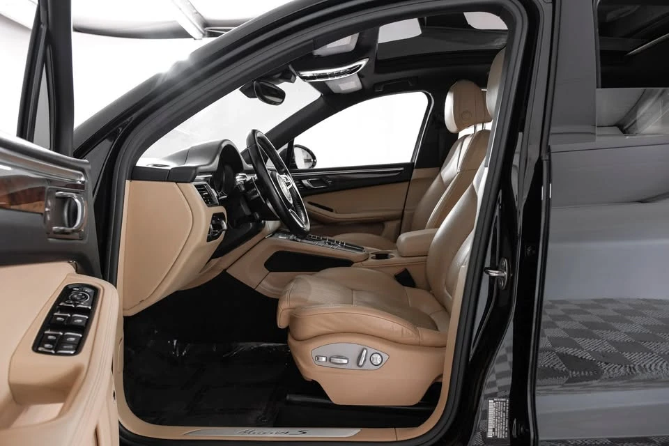 2017 Porsche Macan - Image 2 of 13