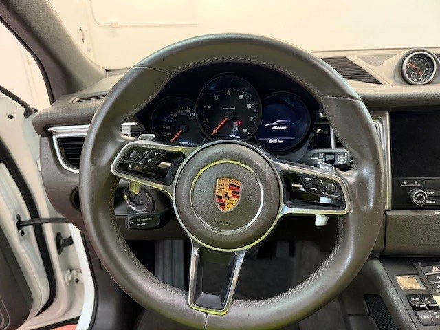 2017 Porsche Macan - Image 10 of 20