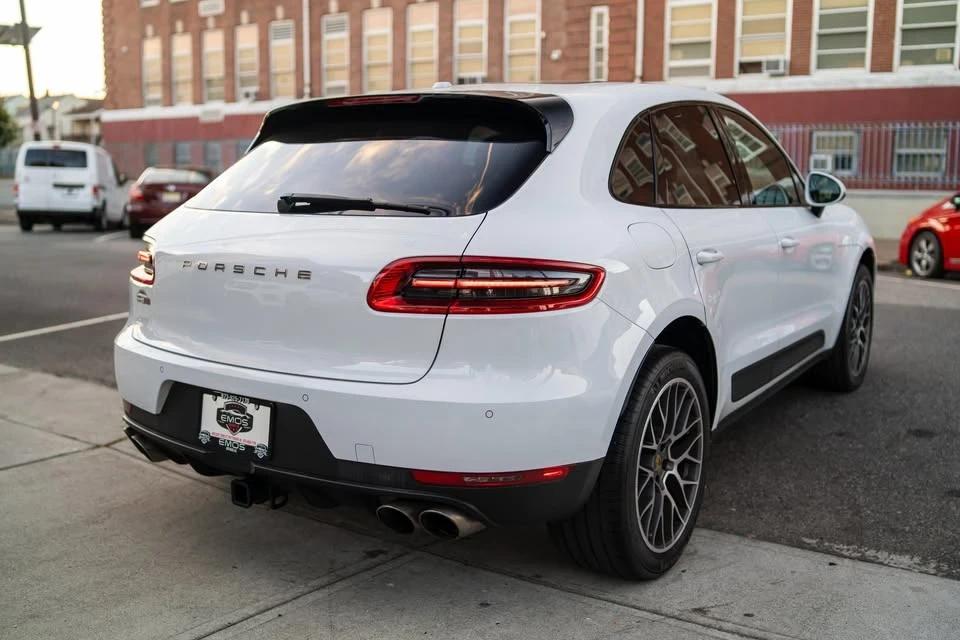 2017 Porsche Macan - Image 9 of 19