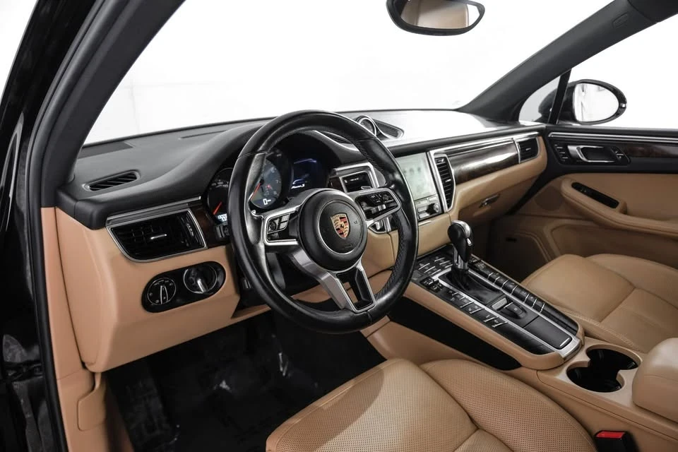 2017 Porsche Macan - Image 2 of 14