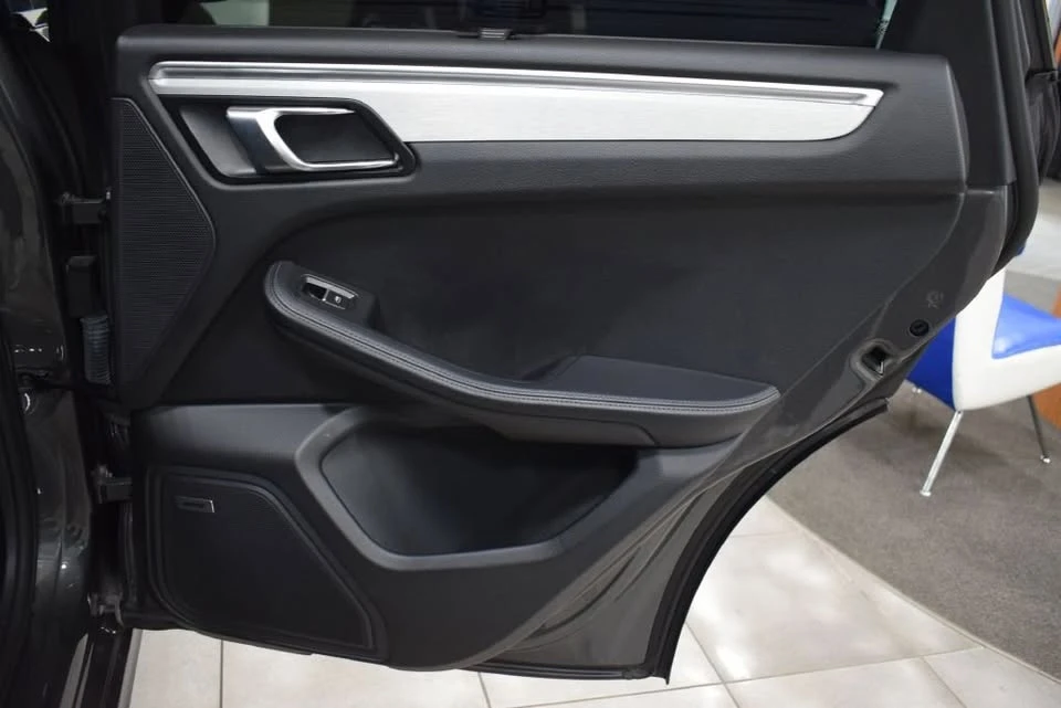 2017 Porsche Macan - Image 16 of 20