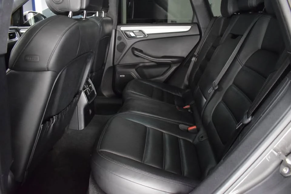 2017 Porsche Macan - Image 13 of 20