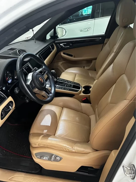 2017 Porsche Macan - Image 8 of 13