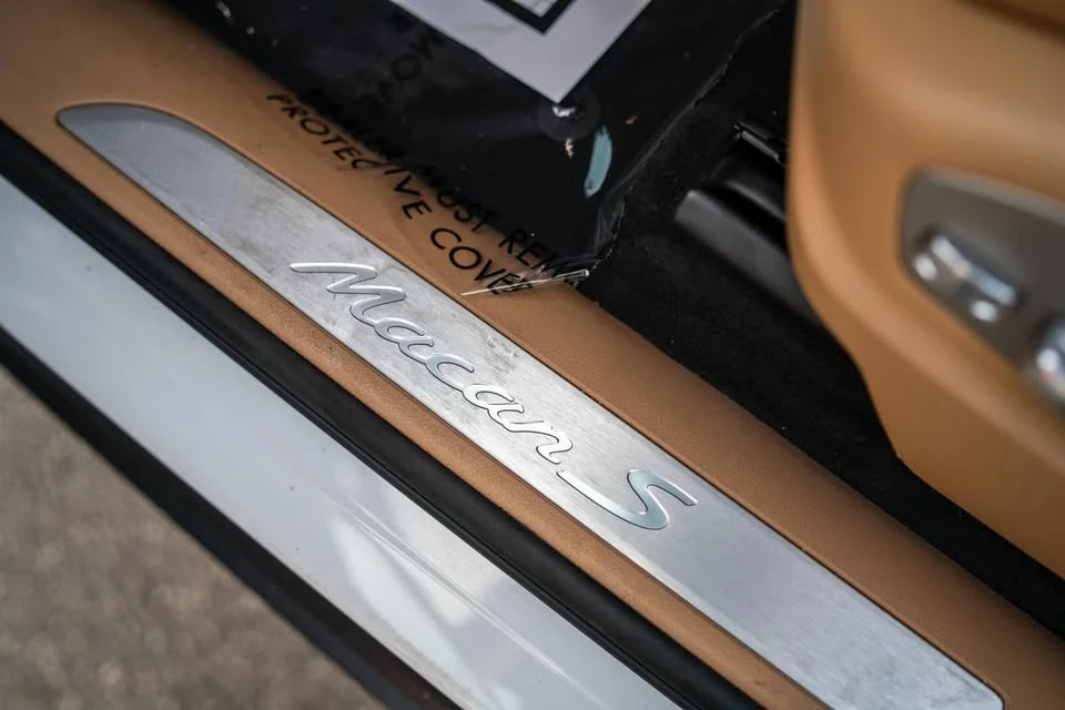 2017 Porsche Macan - Image 8 of 19